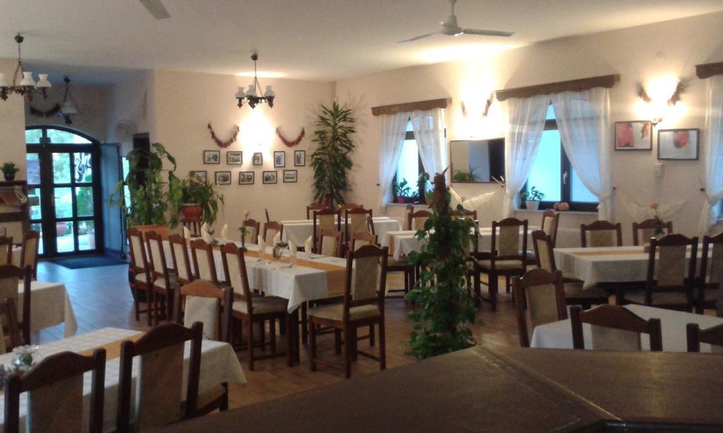 Sobri Halászcsárda és Panzió Baja Extérieur photo