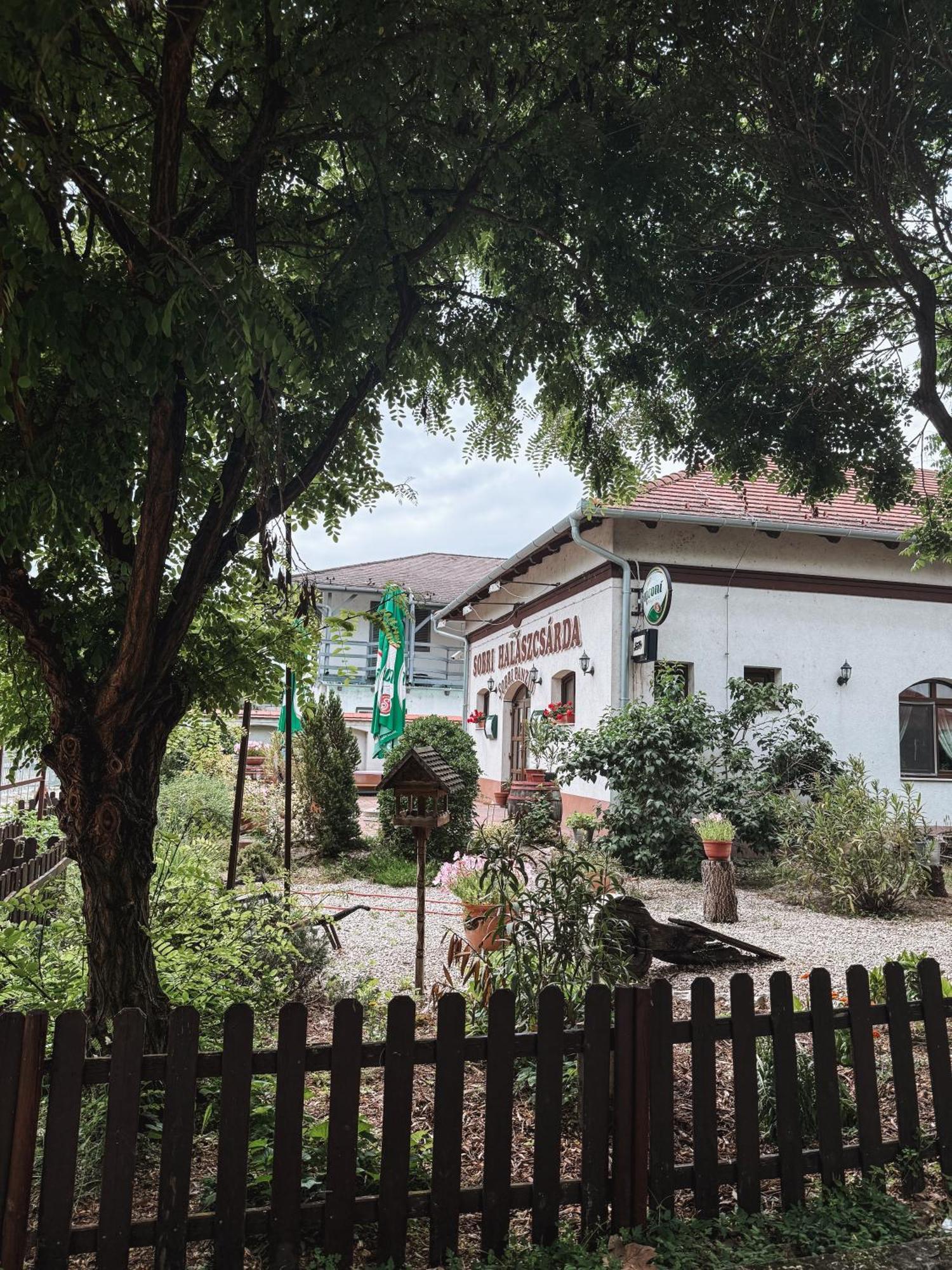 Sobri Halászcsárda és Panzió Baja Extérieur photo